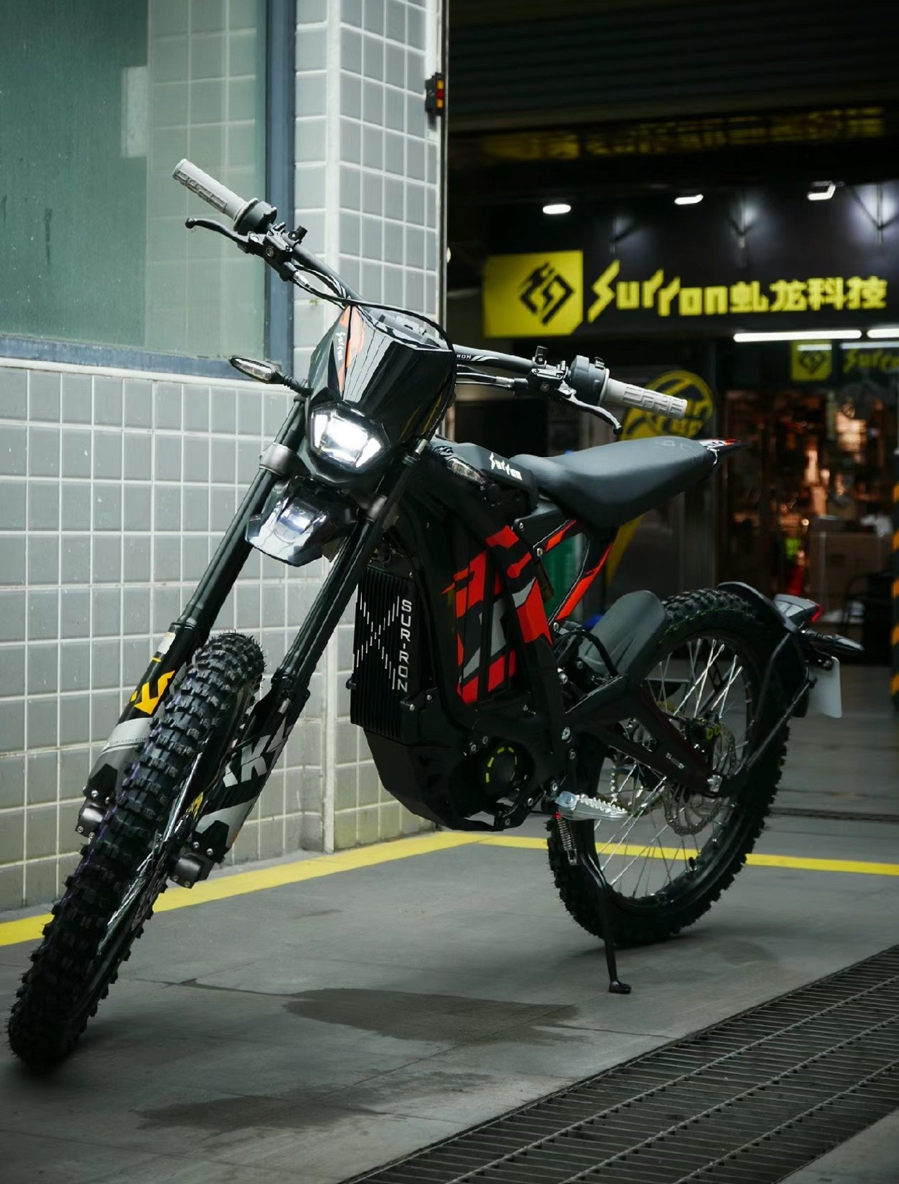 Khám Phá Sức Hút Của Sur-Ron Light Bee X 2024: Điện Năng Tối Ưu